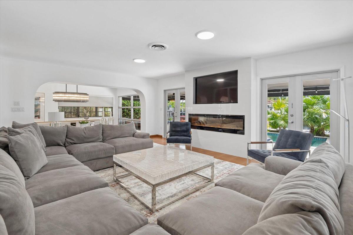 52-Bertanzetti-325 Coconut Isles Dr-10-2