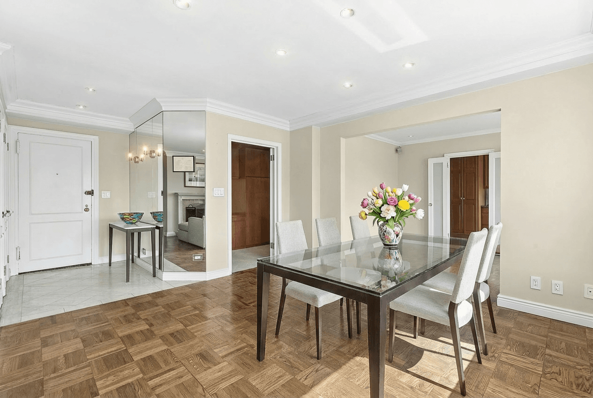 Dining Area/Foyer