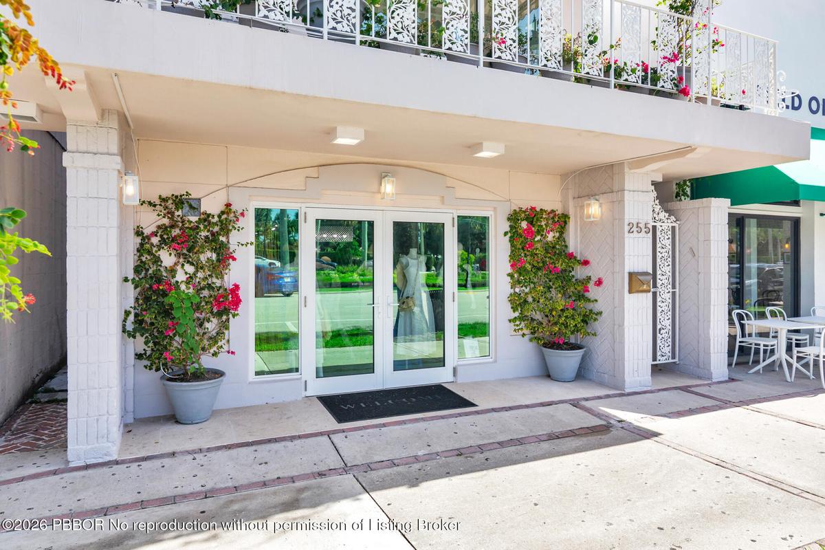 Well located on Palm Beach's "main street"