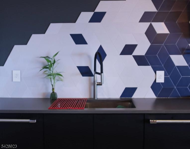 Kitchen-back splash