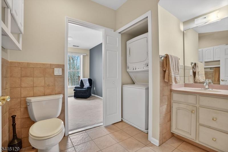 2nd Bath with Laundry