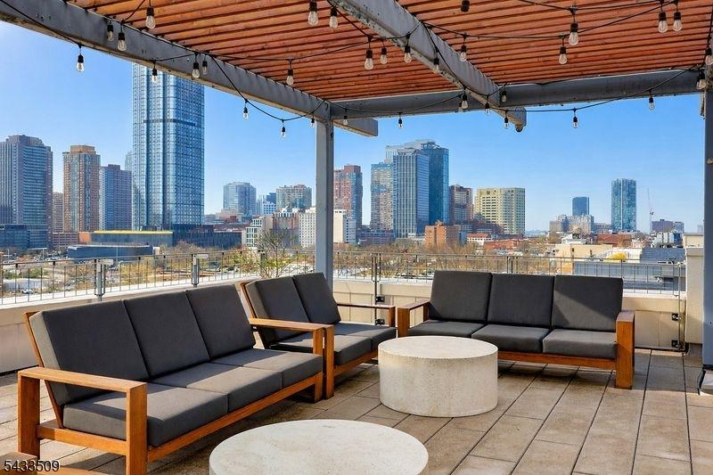 Private 6,000 sq rooftop