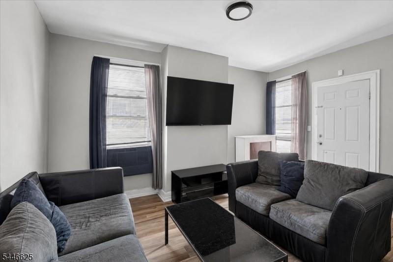 2nd fl living rm