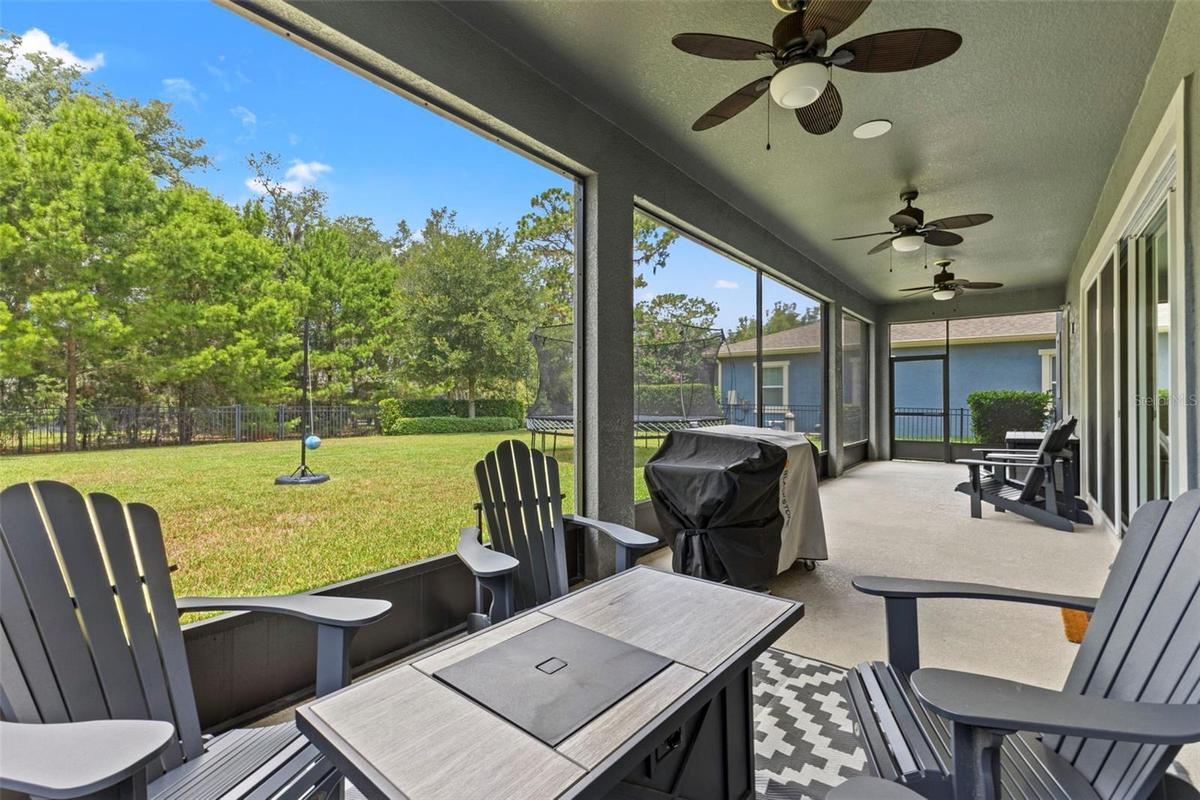 Oversized Screened Lanai