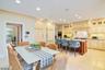 Gourmet Eat-in Kitchen