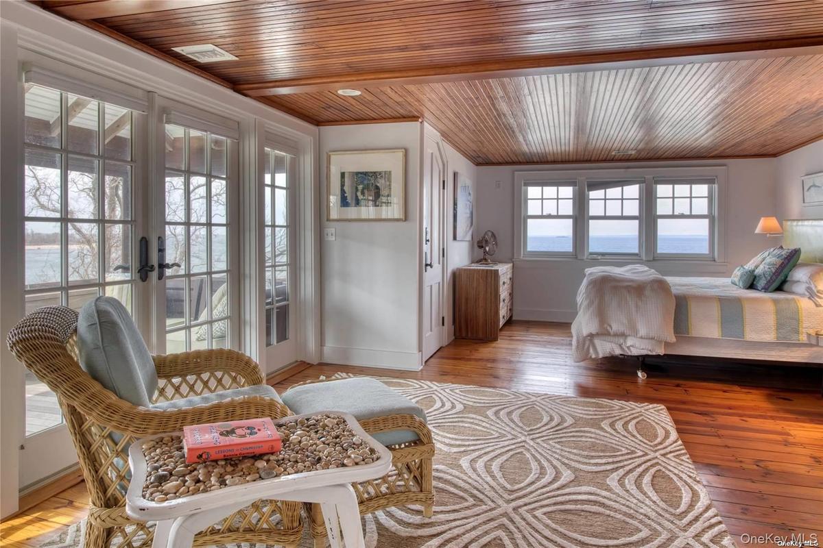 master sitting room