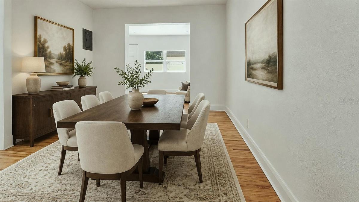 Dinning room Virtually staged