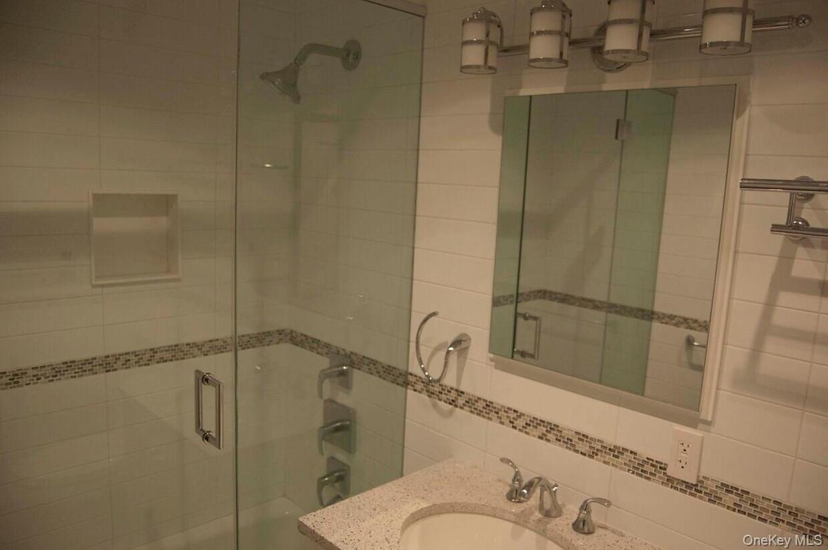 Full bathroom with vanity and tiled shower / bath