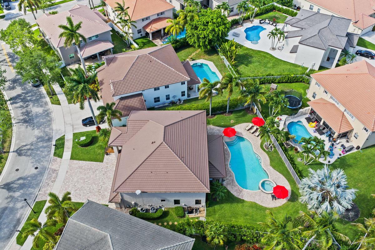Oversized pie-shaped lot with plenty of fenced backyard spac3e