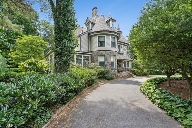 Majestic 7 Bedroom Home