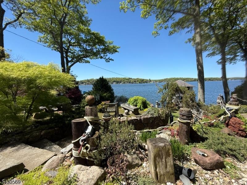 Amazing Lakefront Yard