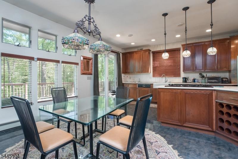 Kitchen eating area
