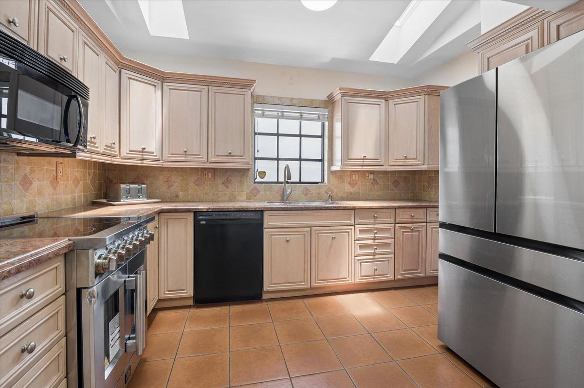 15-Bertanzetti-325 Coconut Isles Dr-15