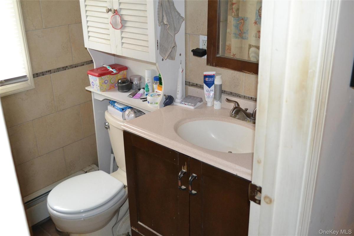 Bathroom Main house 1st floor