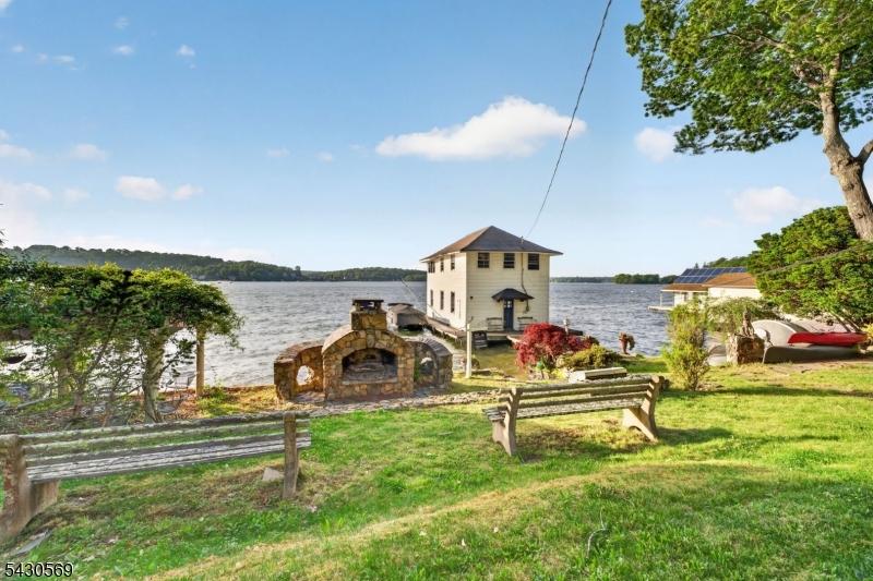Lakeside Yard
