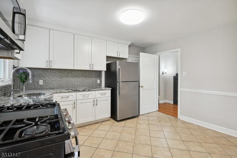 S/S APPLIANCES & GRANITE