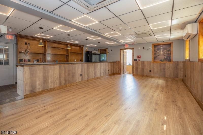 1st floor bar and dining area