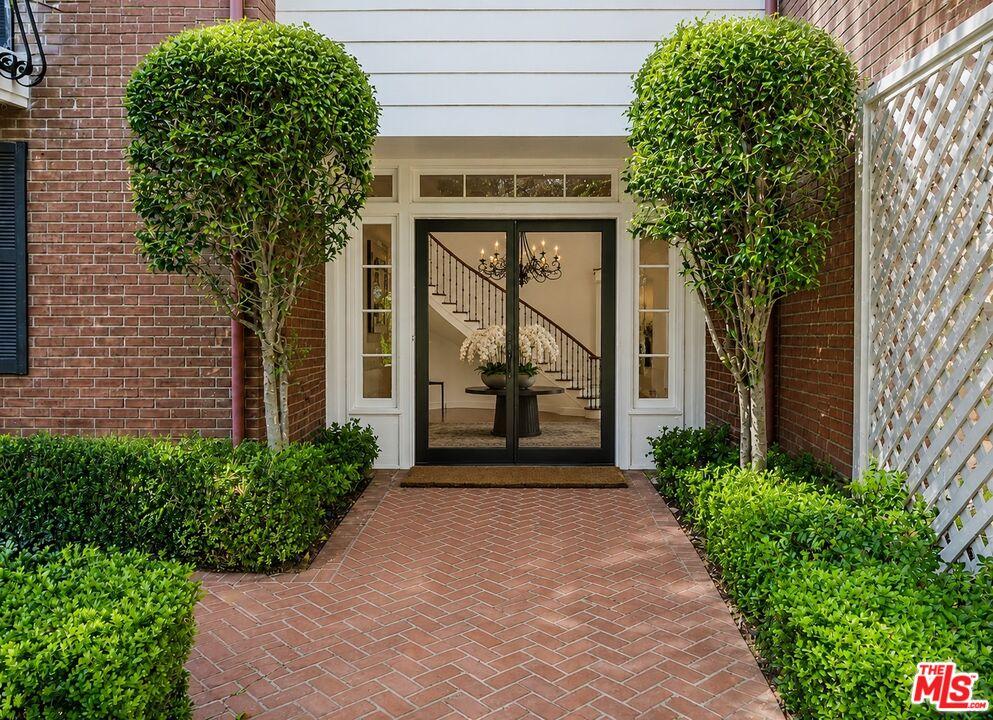 Front entrance virtual renovat