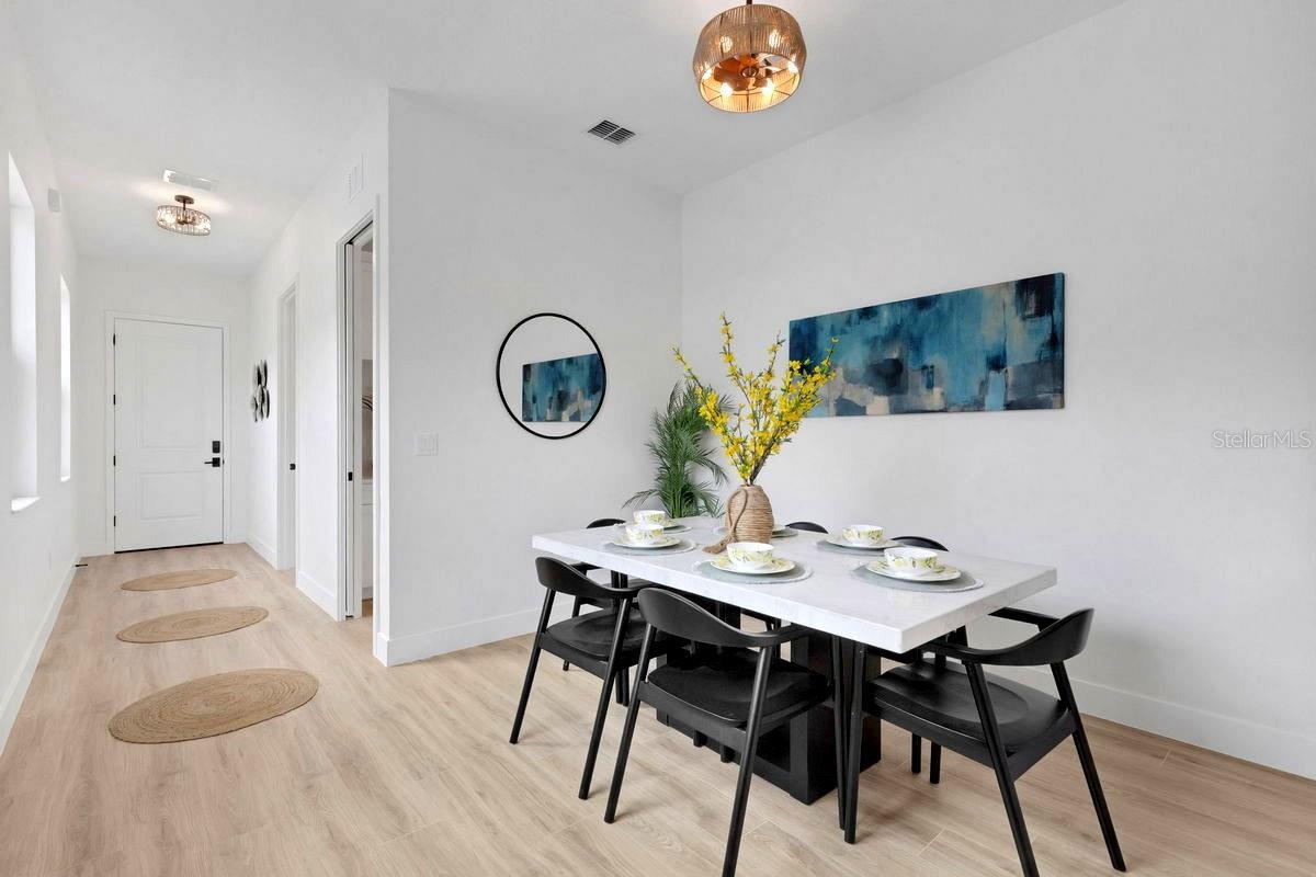 Foyer / Dining