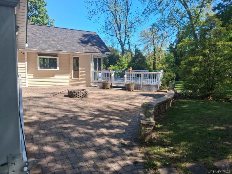 BACK PATIO W FIRE PIT