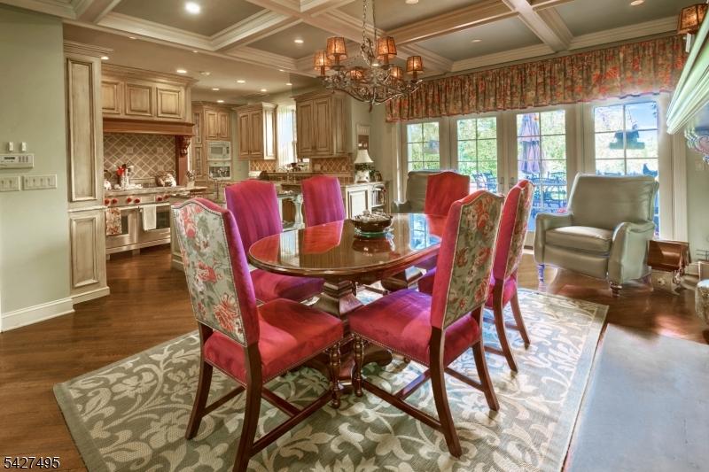 Breakfast rm to kitchen