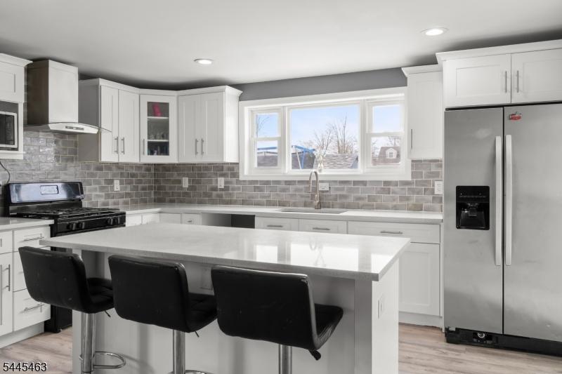 Eat-in Kitchen