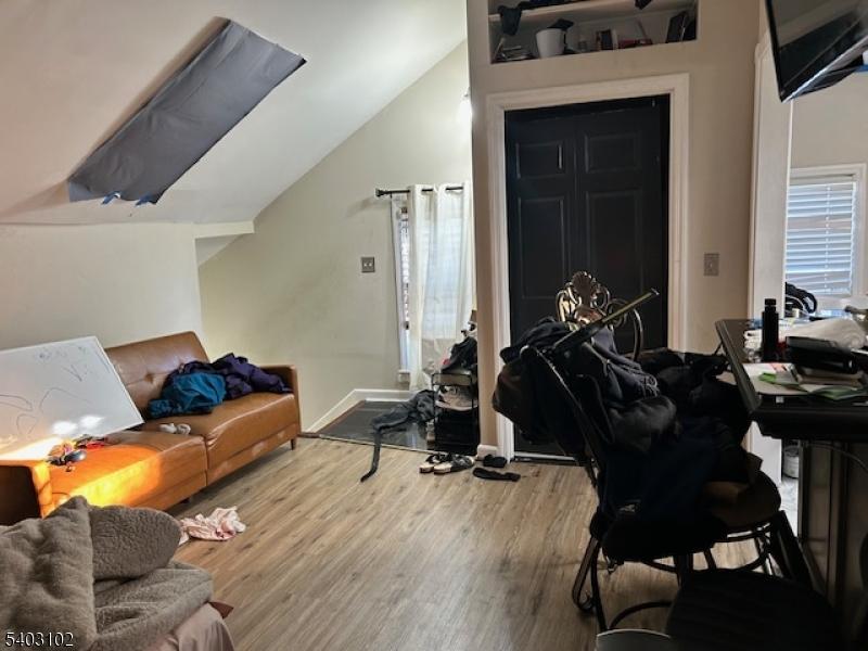 LR in 3rd fl