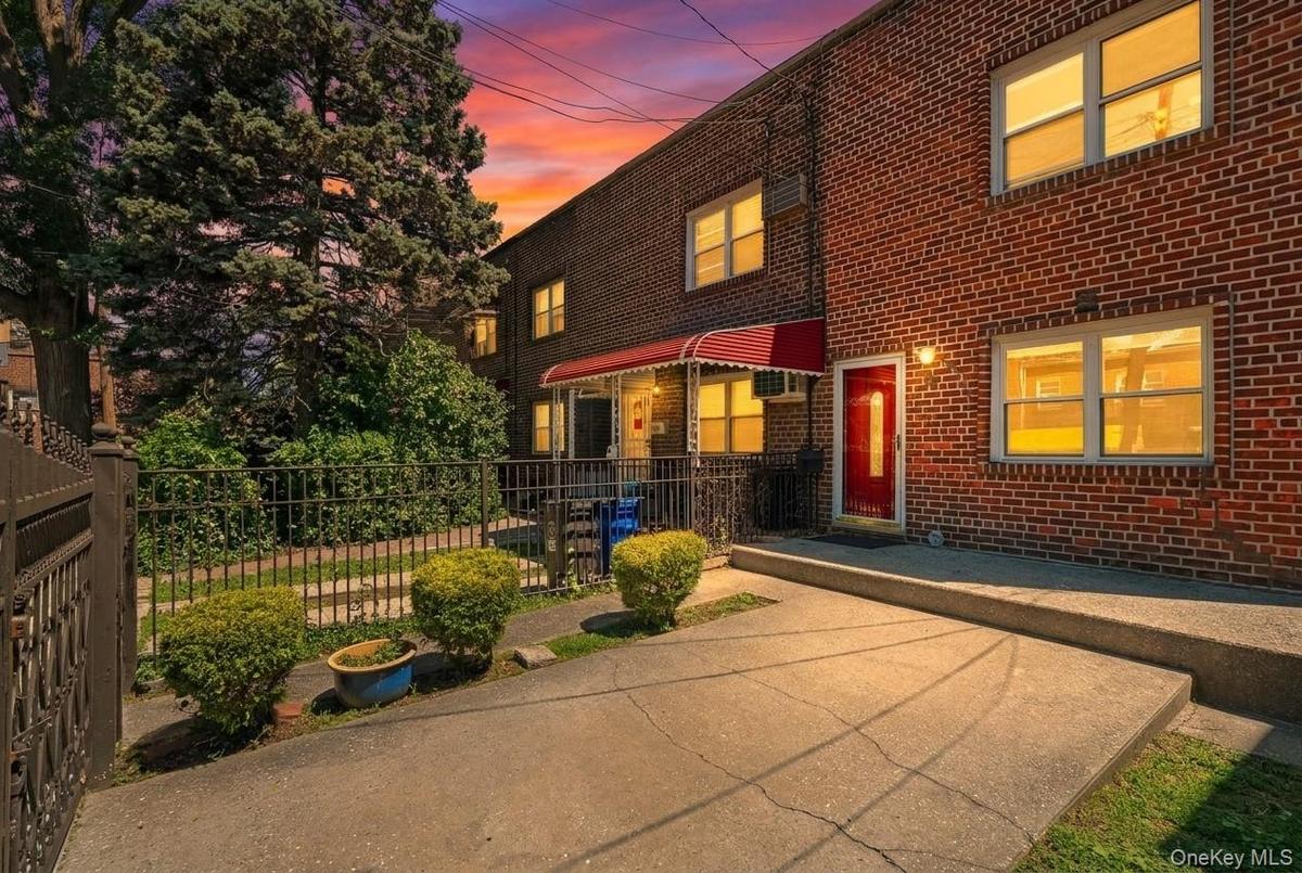 Welcome to 1822 Delancey! The best homes don't just give you more space, they give you a better way to live.