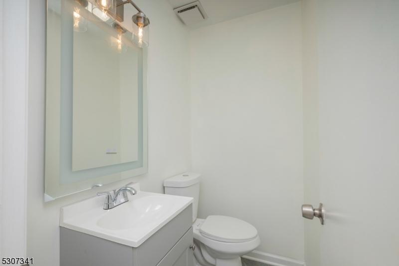 1st floor Bath