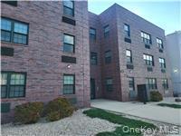 View of apartment building / complex