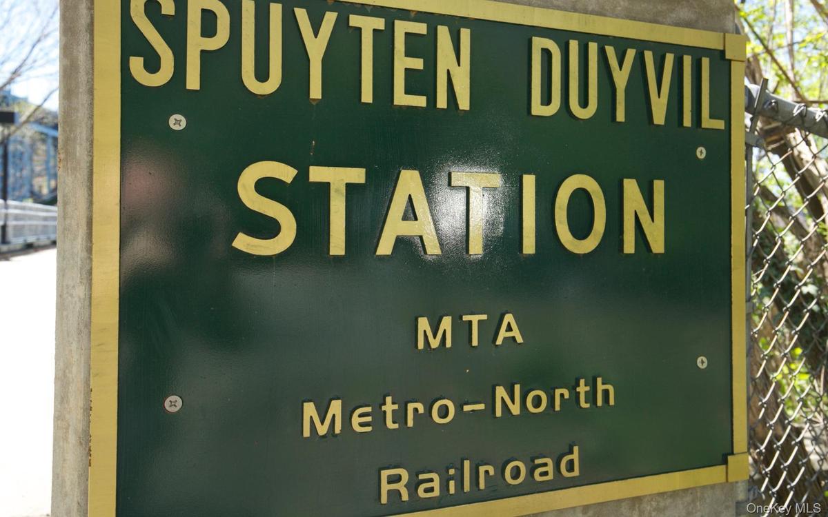 Spuyten Duyvil Metro North Train station