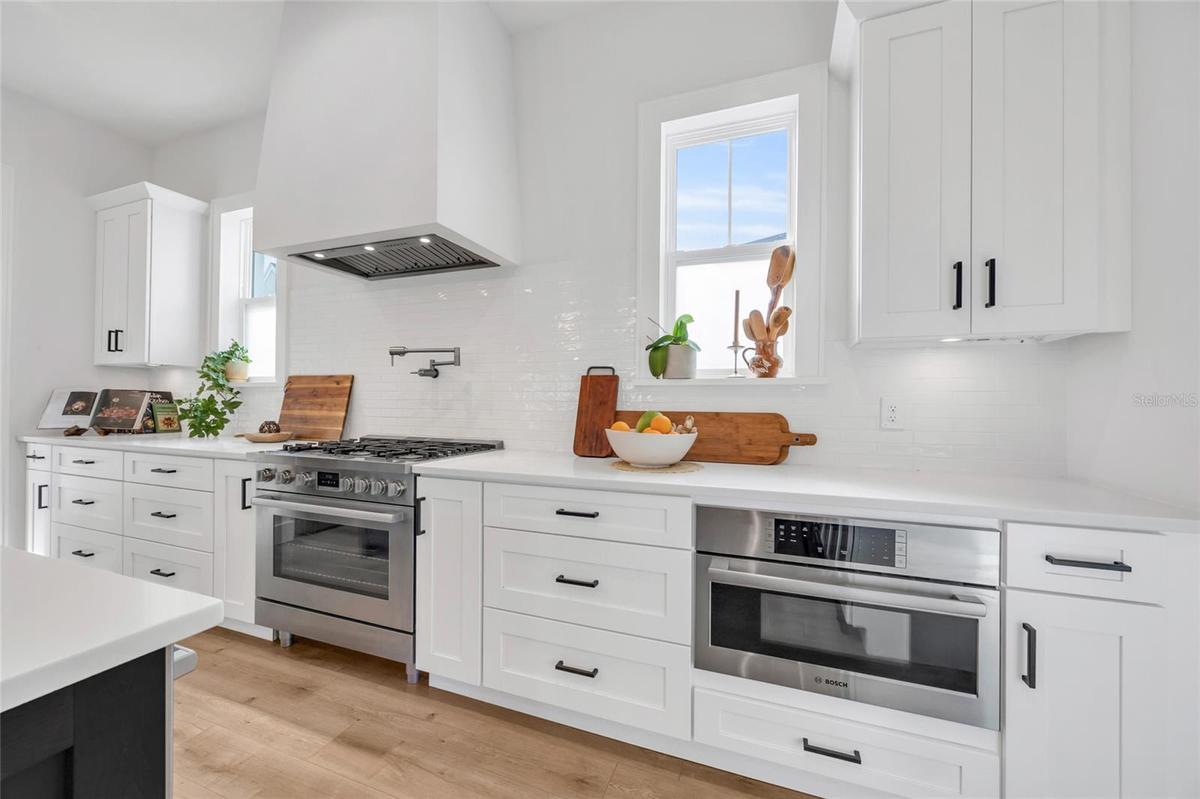 Commercial grade kitchen hood system