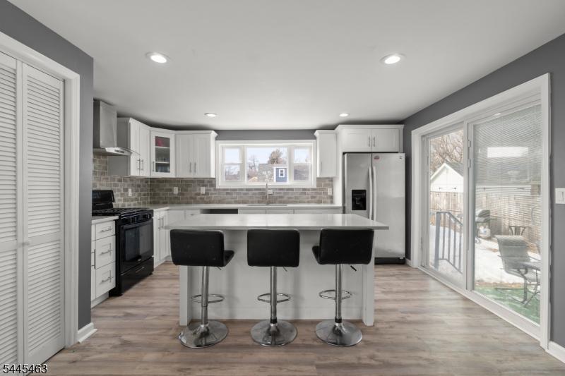 Eat-in Kitchen