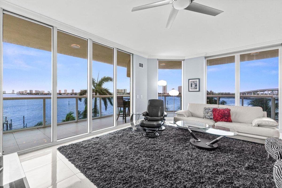 End Unit Floor to Ceiling Sliders