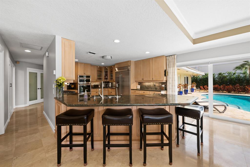 KITCHEN ISLAND