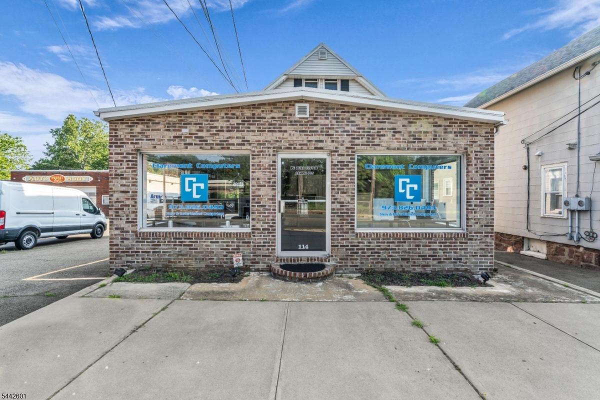 Front Comercial Building