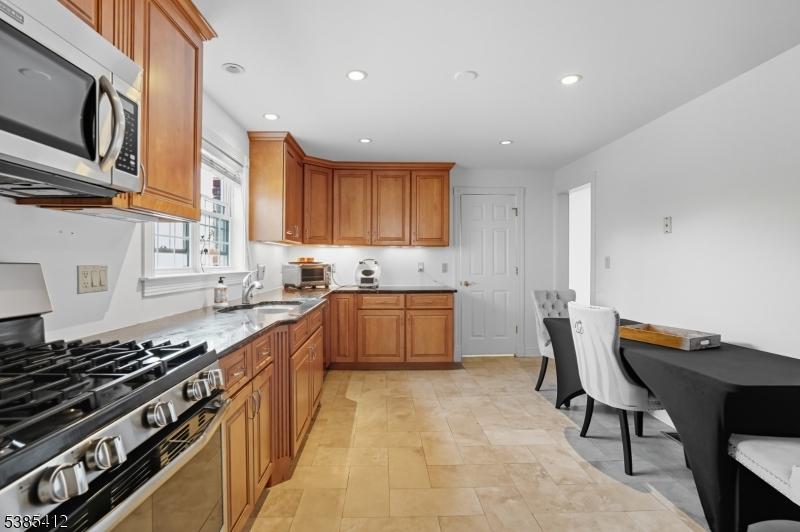 Eat In Kitchen