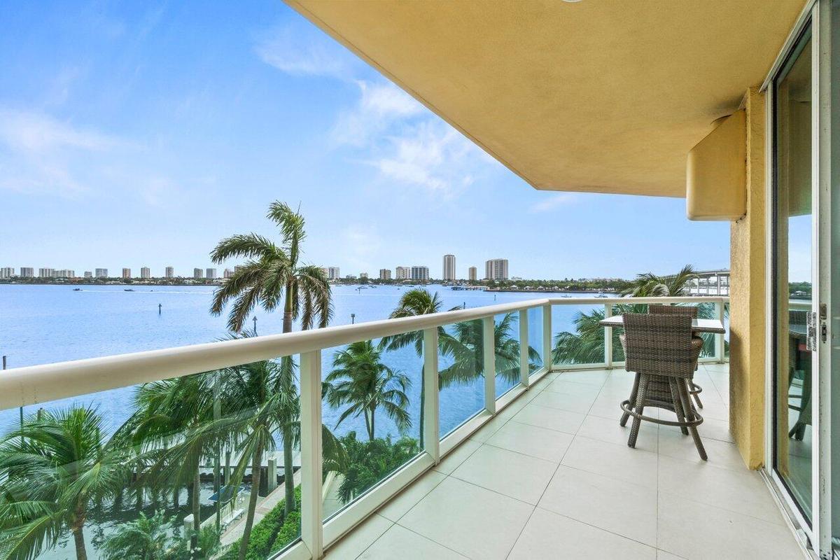 corner wrap around balcony