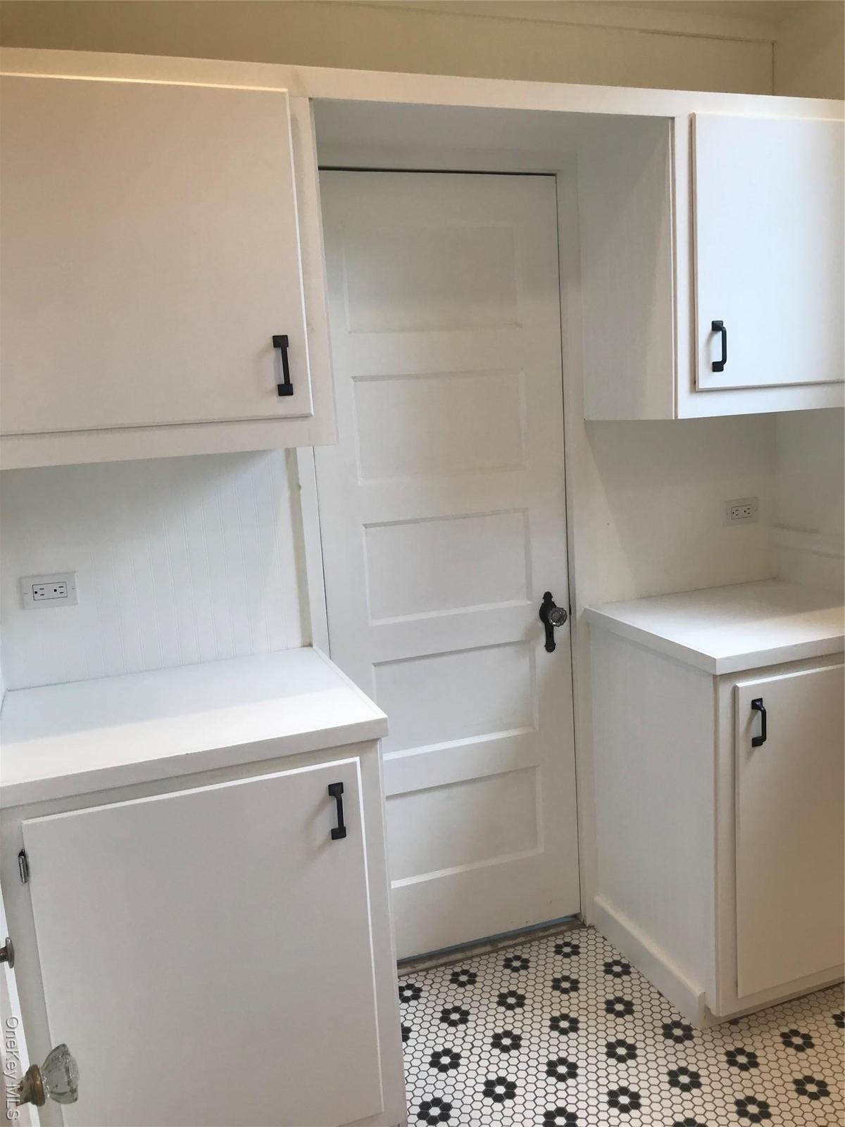 Laundry room featuring light tile patterned floors