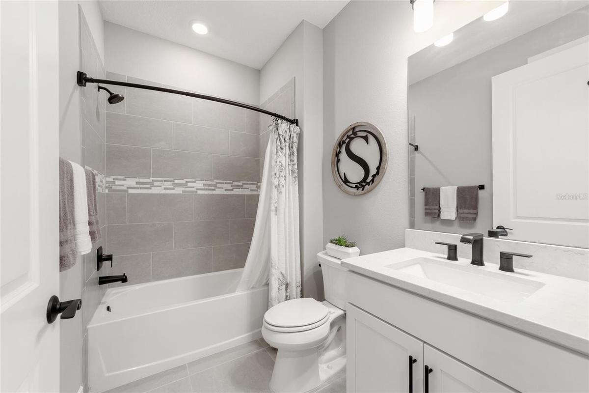 Secondary Bedroom with Shower/Tub combo