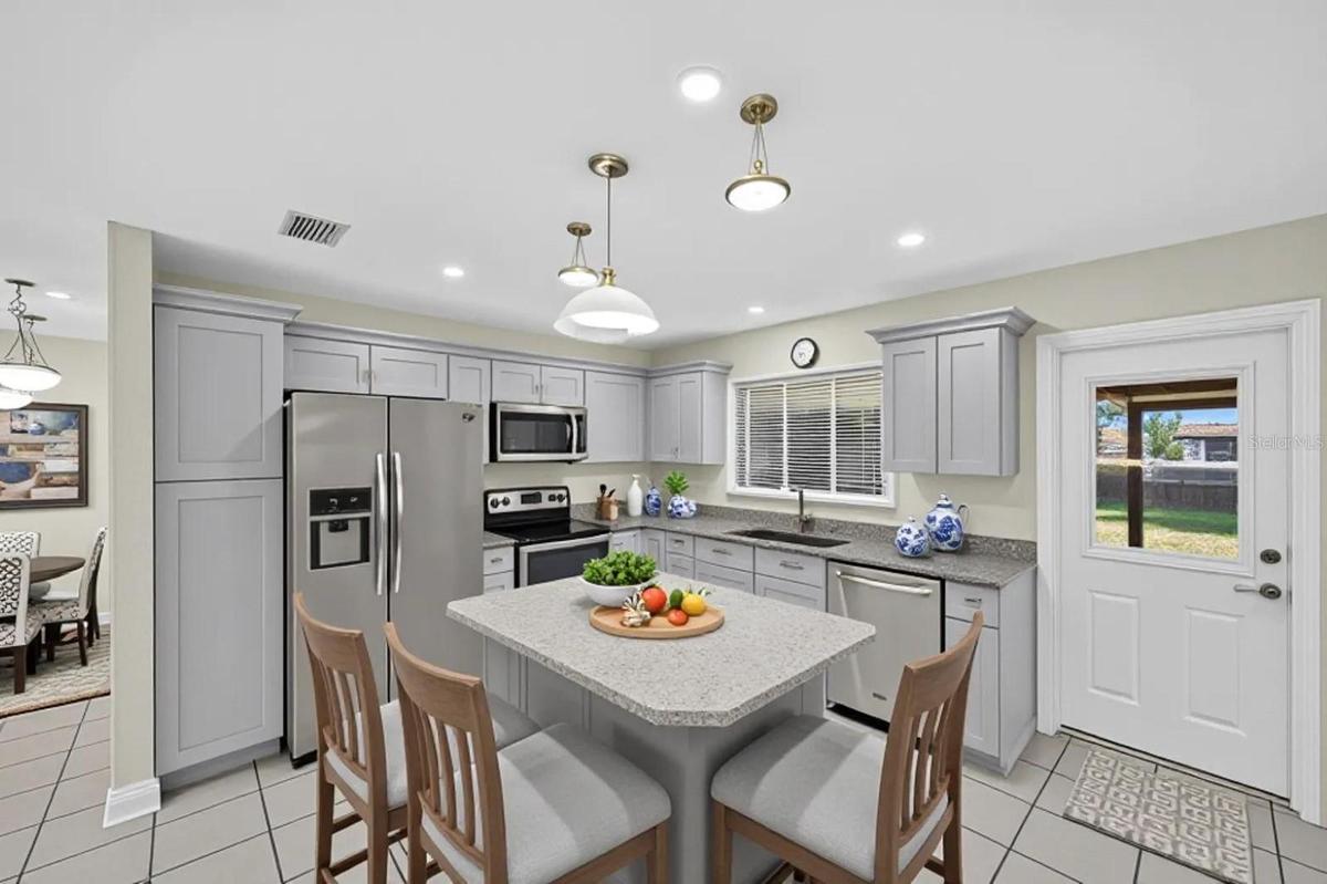 KITCHEN STAGED