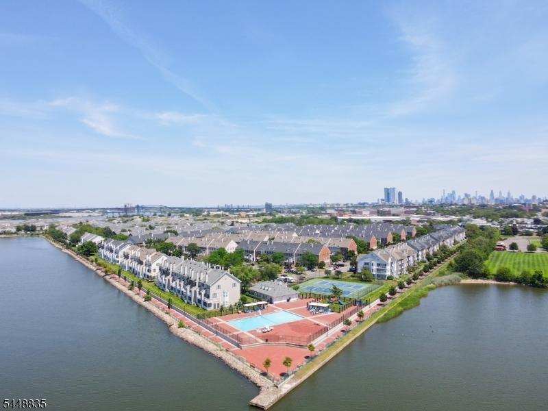 Pool & Promenade
