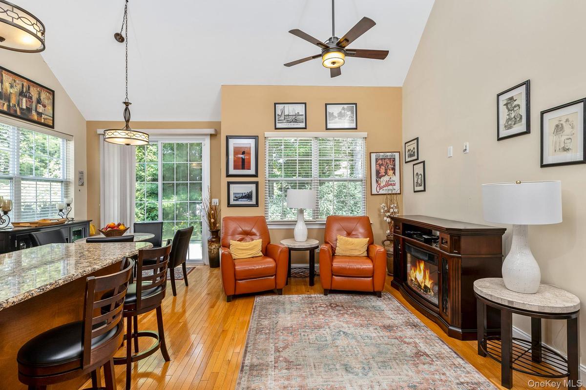 Large Eat in Kitchen with Sitting Area