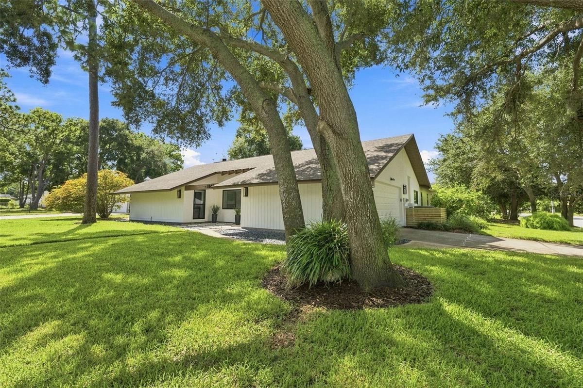 Large Corner Lot on Cul-de-sac