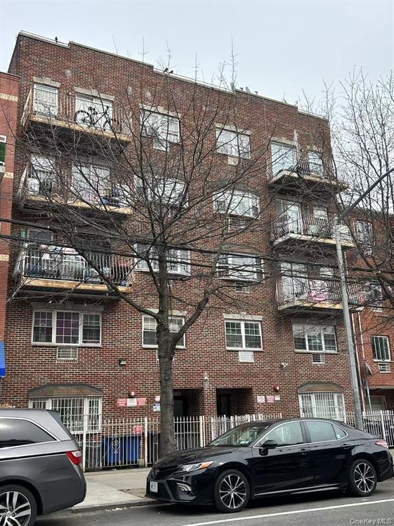 View of apartment building / complex