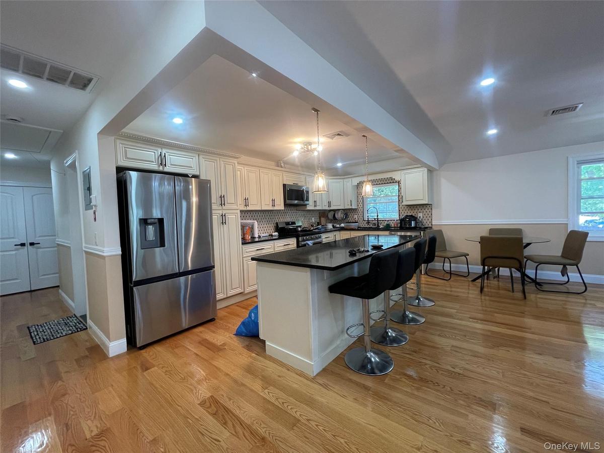 Eating Kitchen
