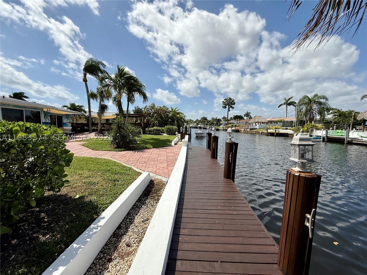 Dockage along the 80' wide Aster Waterway