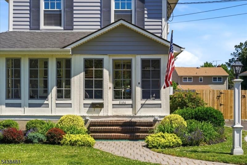 Front Entrance & Porch