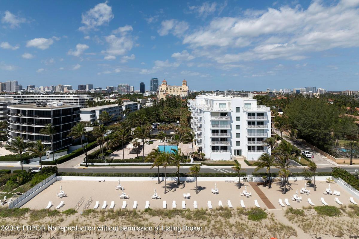 Ideal Location close to top restaurants, The Breakers Hotel and world class shopping