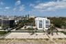 Ideal Location close to top restaurants, The Breakers Hotel and world class shopping